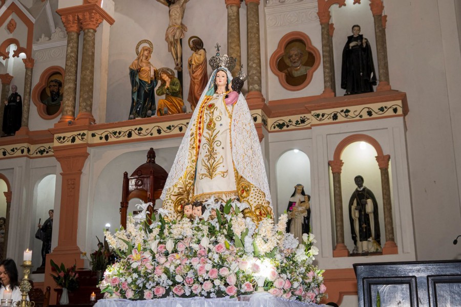 UNTOS CELEBRAMOS A NUESTRA VIRGEN DE LAS NIEVES