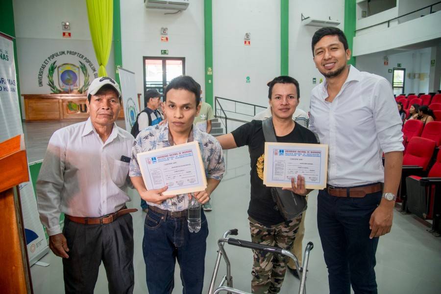 ALCALDE CLAUSUR&Oacute; CURSO DE OFIM&Aacute;TICA B&Aacute;SICA PARA PERSONAS CON DISCAPACIDAD