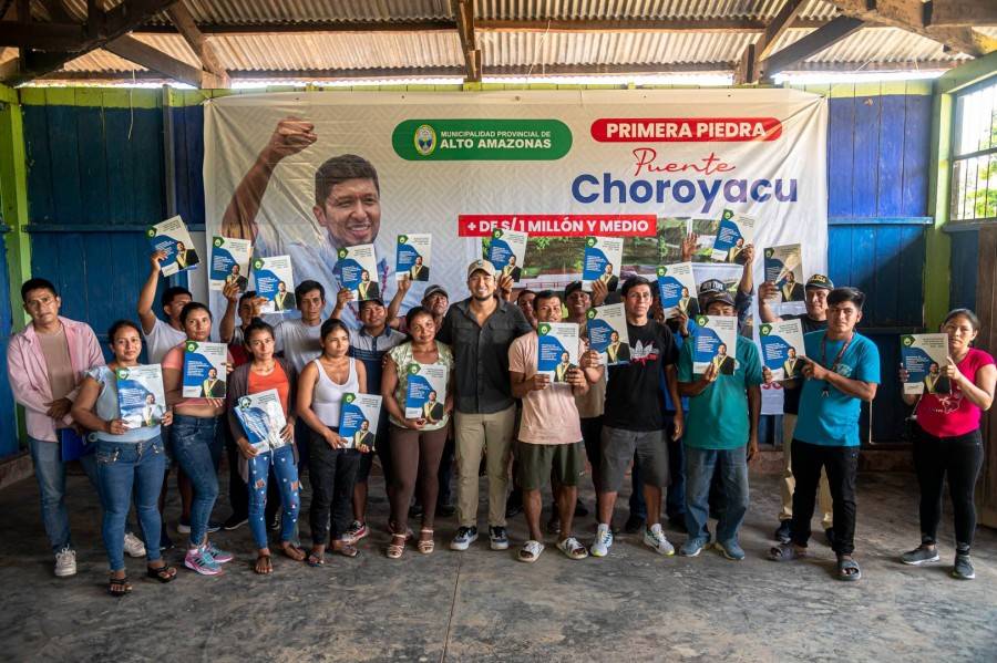 ALCALDE ENTREGA T&Iacute;TULOS DE PROPIEDAD EN CASER&Iacute;O CAMPO FLORIDO