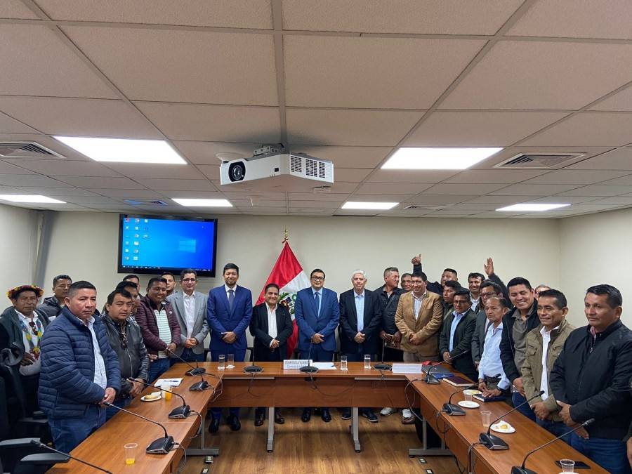 ALCALDE Y MIEMBROS DEL FIDEICOMISO IND&Iacute;GENA SE RE&Uacute;NEN CON BANCADAS