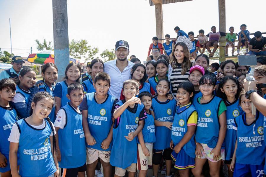 ALCALDE Y MISS PER&Uacute; UNIVERSO 2024 VISITARON A ALUMNOS DE ESCUELA MUNICIPAL