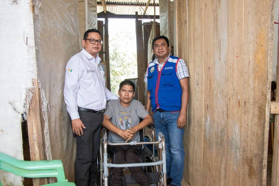 MPAA ENTREGA ANDADOR ORTOP&Eacute;DICO A VECINO CON DISCAPACIDAD